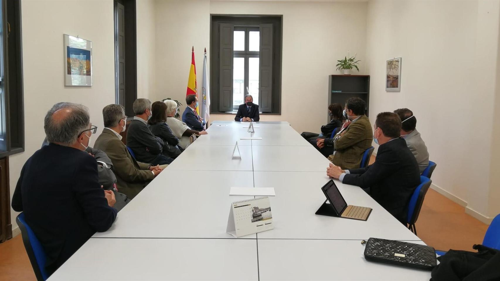 El presidente del Tribunal Superior de Xustiza de Galicia (TSXG) se reúne en Pontevedra con jueces de la Audiencia Provincial.