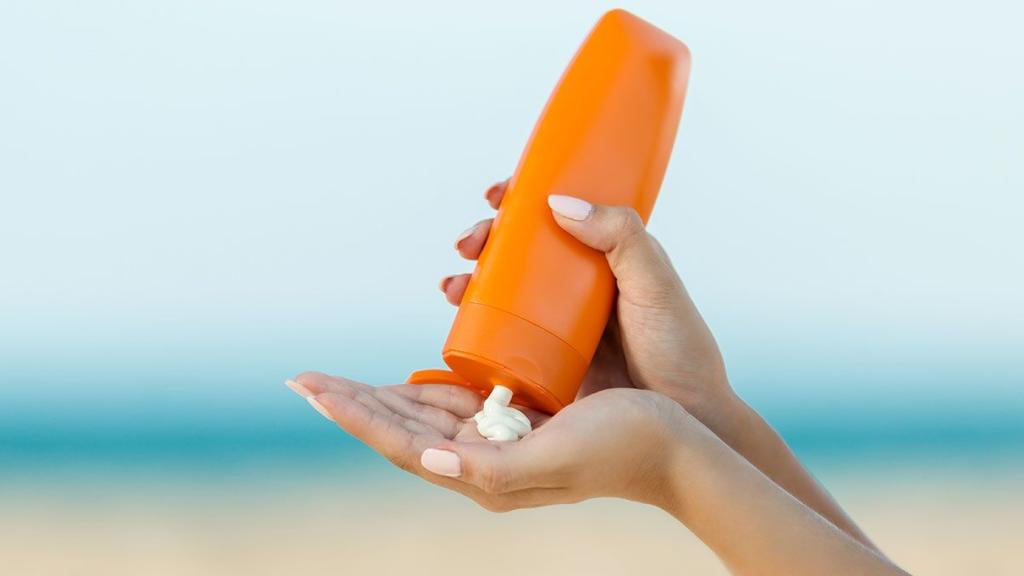 No todas las cremas solares que se venden en los supermercados protegen nuestra piel con la misma efectividad.