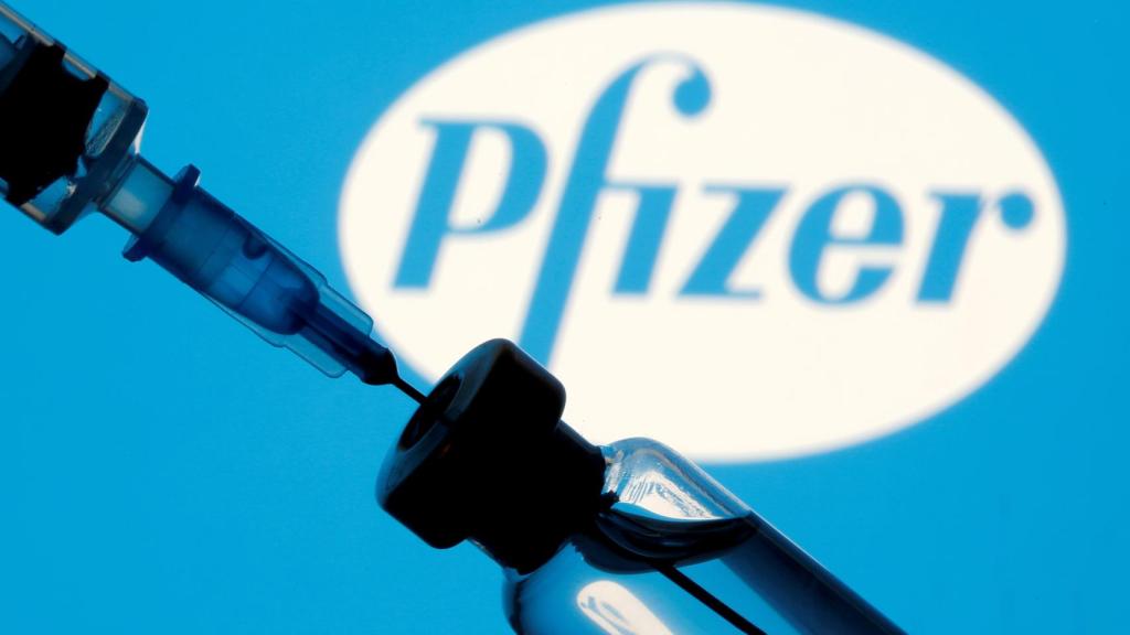 La vacuna de Pfizer.