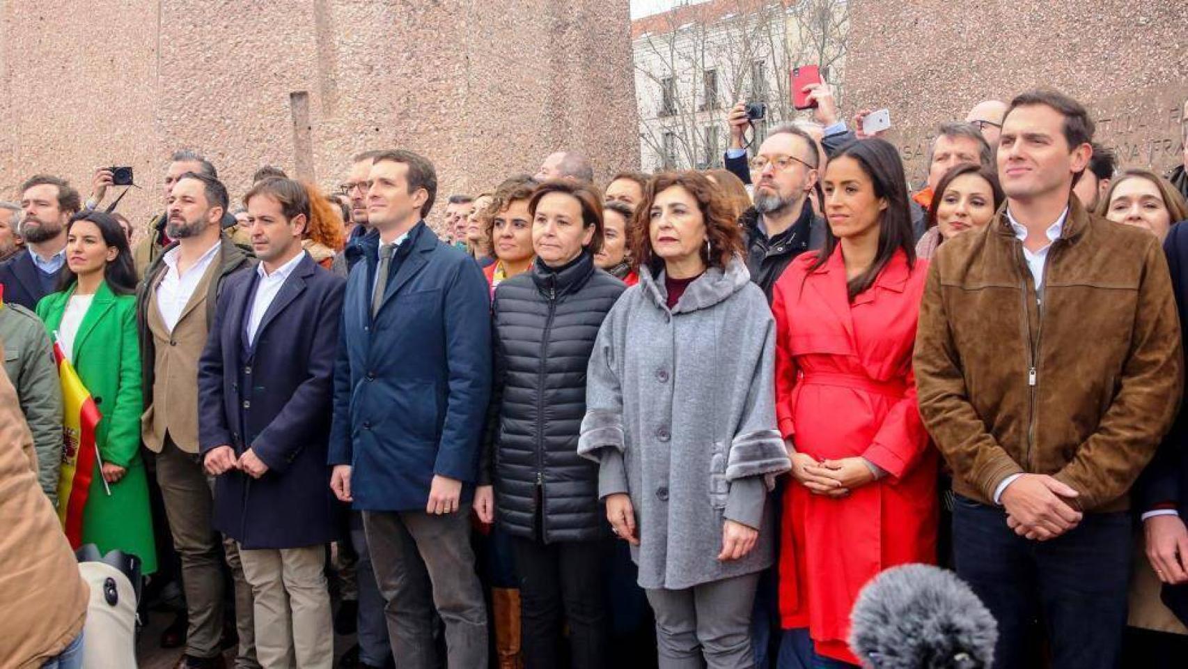 Pablo Casado, Albert Rivera y Santiago Abascal en la concentración en la Plaza de Colón (Madrid) bajo el lema 'Por una España unida' (Europa Press. Archivo)