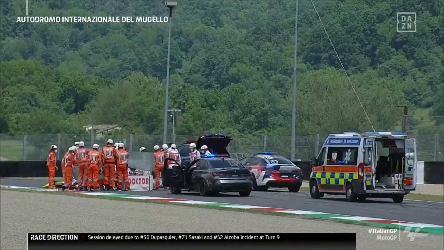 Dupasquier siendo atendido en la pista
