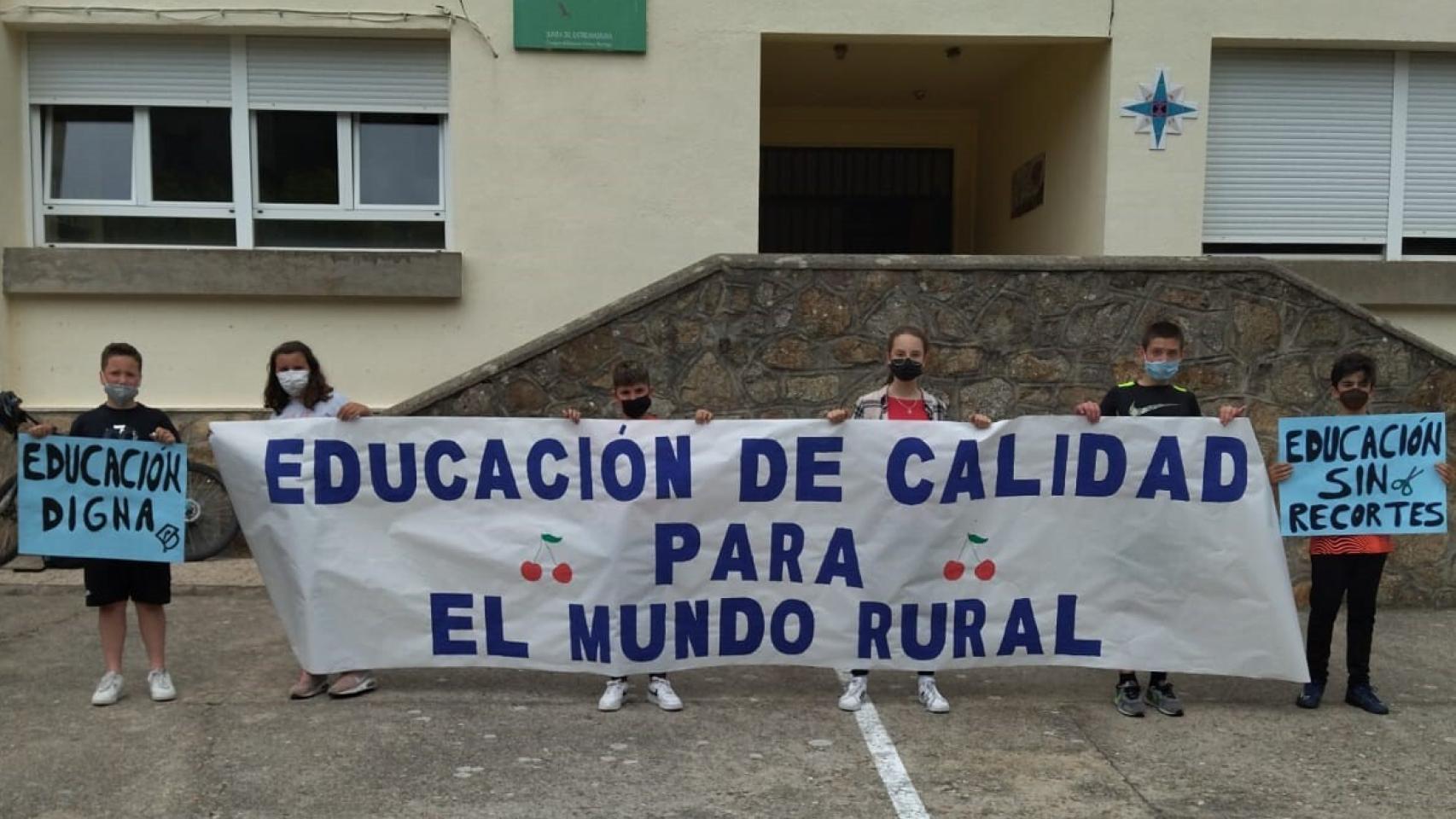 Manifestación del Ampa en Tornavacas.