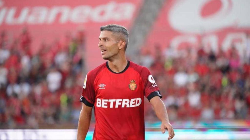 Salva Sevilla, en un partido del RCD Mallorca de una temporada pasada