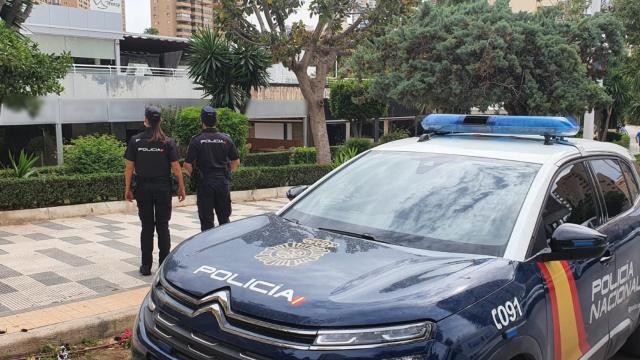 Dos agentes de Policía Nacional.