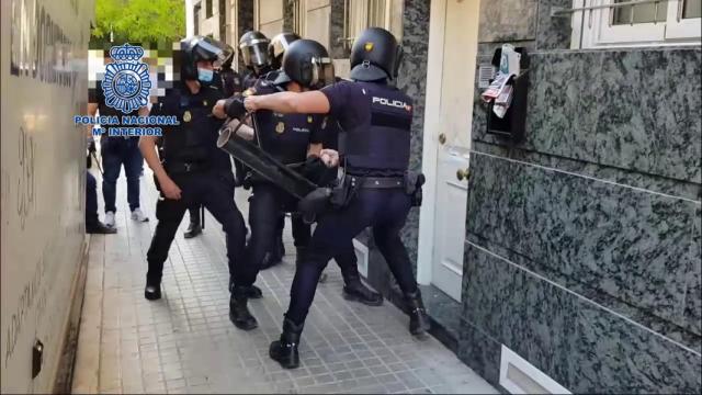 Detenidos en Elche por prostituir a una menor a la que publicitaban como mayor de edad