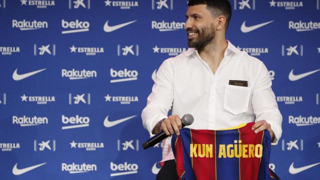 Presentación del 'Kun' Agüero como nuevo futbolista del Barcelona