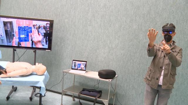 Una de las demostraciones realizadas durante el evento celebrado en Granada sobre la realidad mixta aplicada a la sanidad.