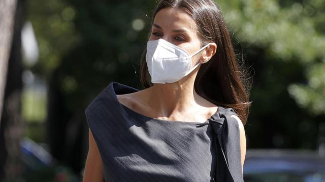 La reina Letizia a su llegada a la sede de la Mutua Madrileña este miércoles.