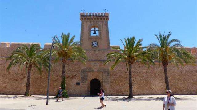 El Castillo de Santa Pola, localidad donde tuvieron lugar los hechos denunciados.