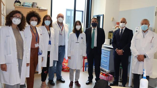 Los directivos del Sergas junto con profesionales de las Unidades de Salud mental infanto-juvenil en la visita de hoy
