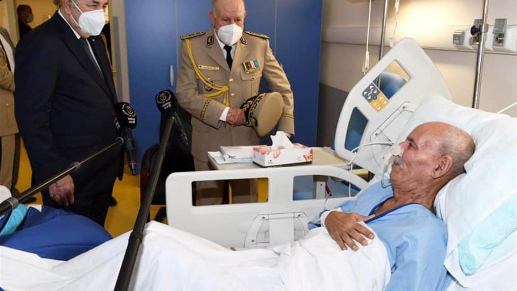 El presidente argelino y el jefe del Ejército argelino visitan al líder del Frente Polisario.