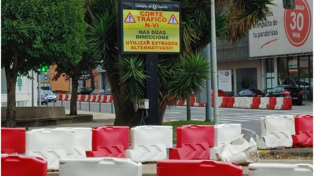 Cartel que avisa de carriles cortados por las obras de Sol y Mar en A Coruña. Imagen de archivo