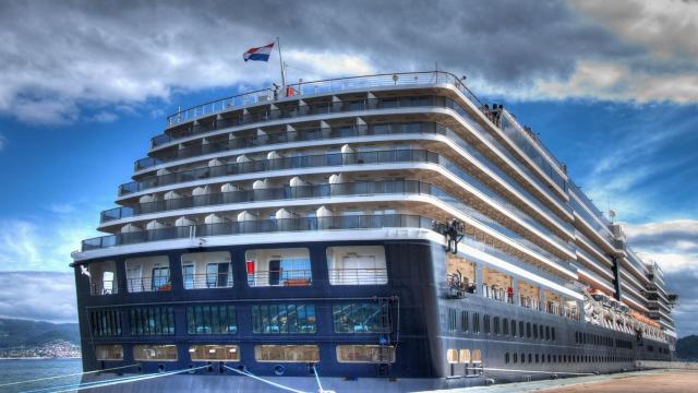 Un crucero en el puerto de Vigo.