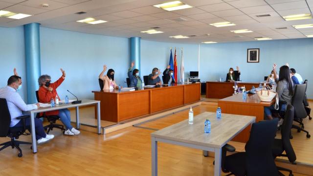 Votación en el pleno municipal de esta mañana.