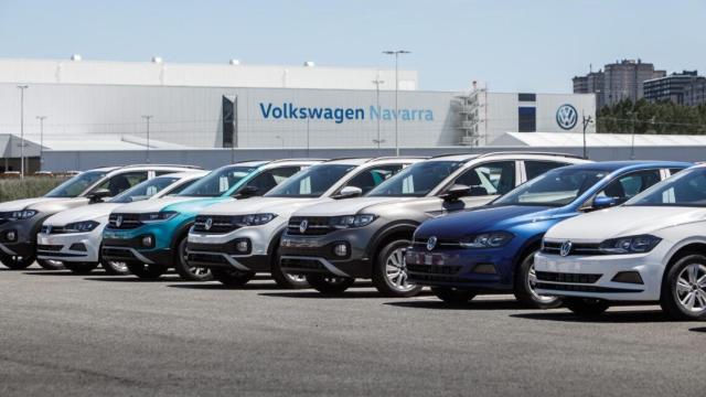 Fábrica de coches de Volskwagen en Navarra, con vehículos paralizados a la espera de chips.