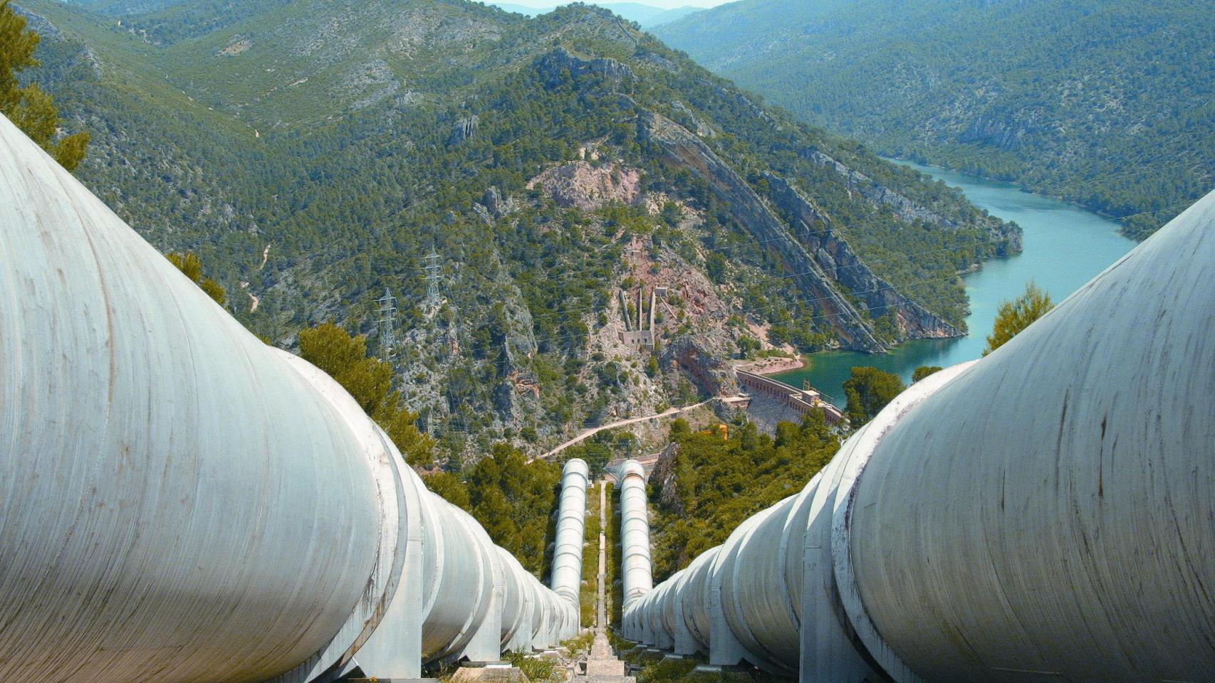 Tuberías de la impulsión de la central de Bolarque.