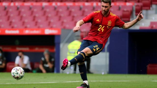 Laporte durante un partido de la Selección