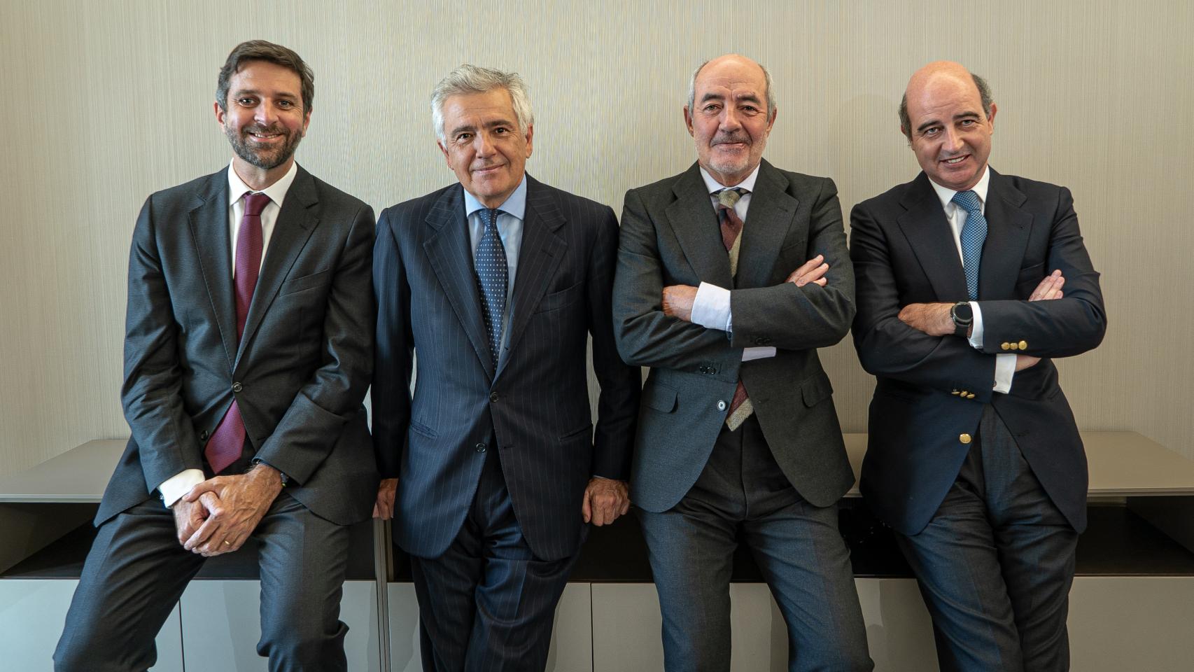 Santiago Hagerman, consejero delegado de GBS Finanzas Investcapital; Juan Antonio Samaranch, su presidente; Diego Fernández de Henestrosa, presidente de Creand Wealth Management (Banco Alcalá, y Marcos Ojeda, el consejero director general de esta entidad.
