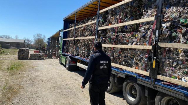 Cientos de personas respiran los aires contaminados de la basura quemada ilegalmente.