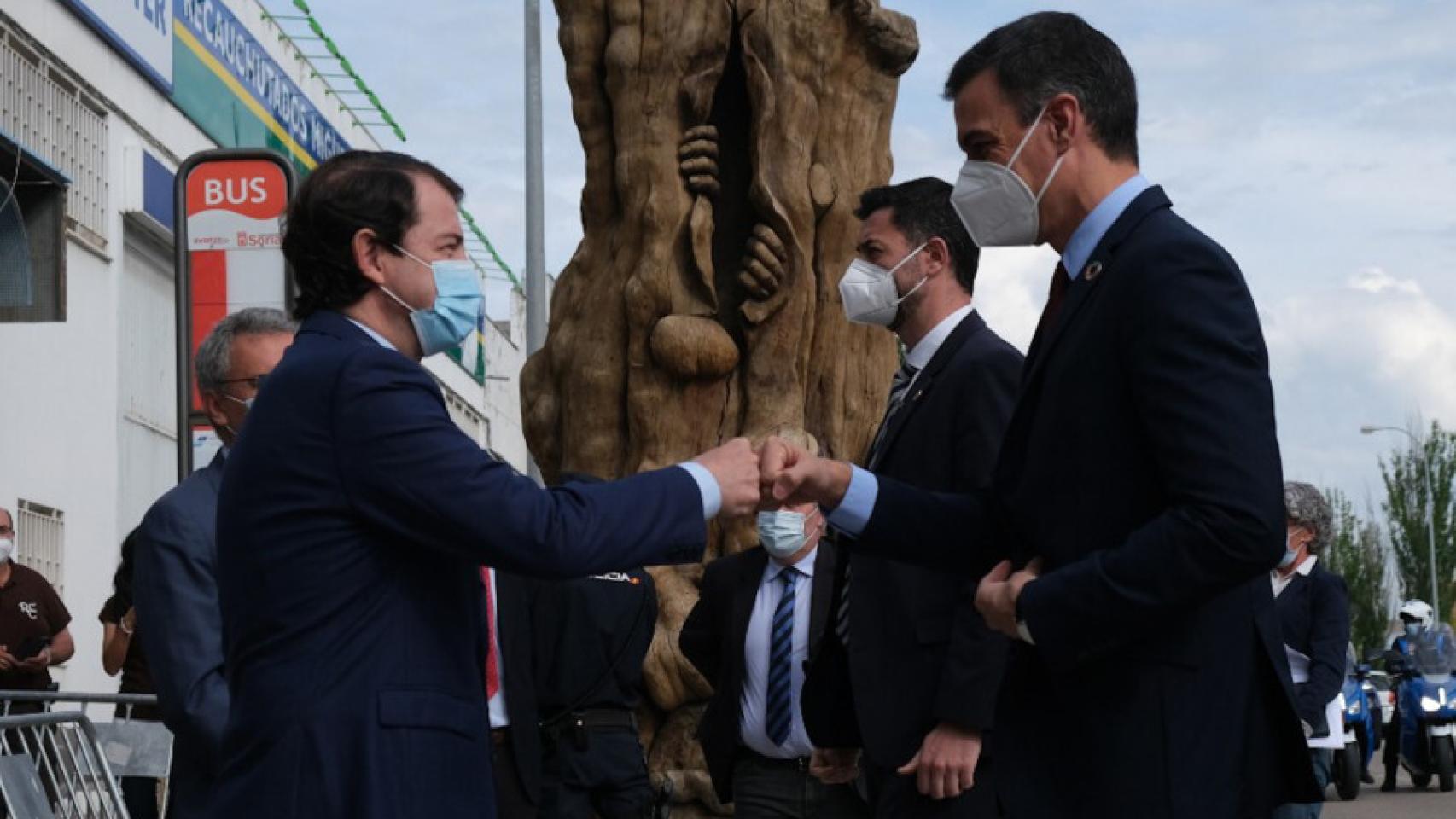 Alfonso Fernández Mañueco y Pedro Sánchez en una reunión el pasado año