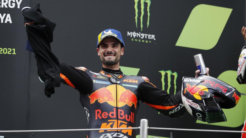 Miguel Oliveira celebra su victoria en el Gran Premio de Cataluña, en el circuito de Montmeló.