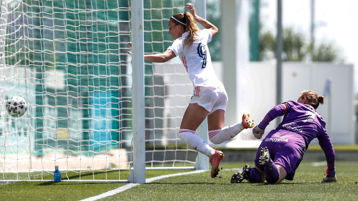 Kosovare Asllani marca un gol ante la Real Sociedad