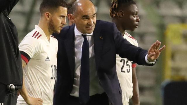 Roberto Martínez y Eden Hazard, en un partido de la selección de Bélgica
