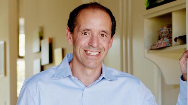 Chris Lehane, Vicepresidente de Políticas Públicas Globales y Comunicación de Airbnb.