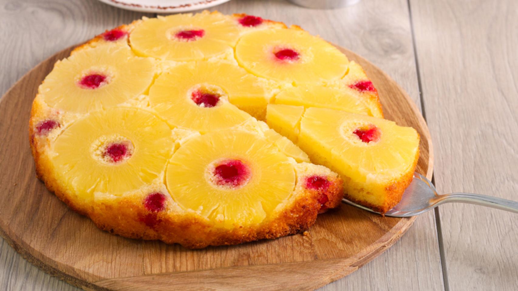 Tarta de piña sin horno, un postre fácil, rápido y delicioso.