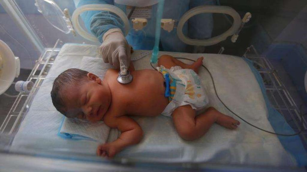 El virus respiratorio sincitial es el mayor responsable de bronquiolitis en bebés.