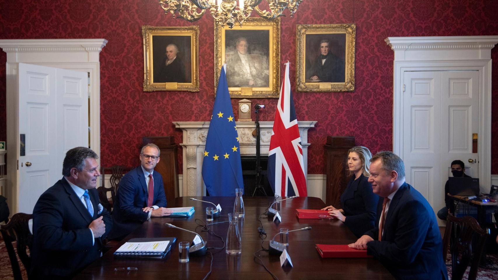 Maros Sefcovic y David Frost, durante la reunión celebrada este miércoles en Londres