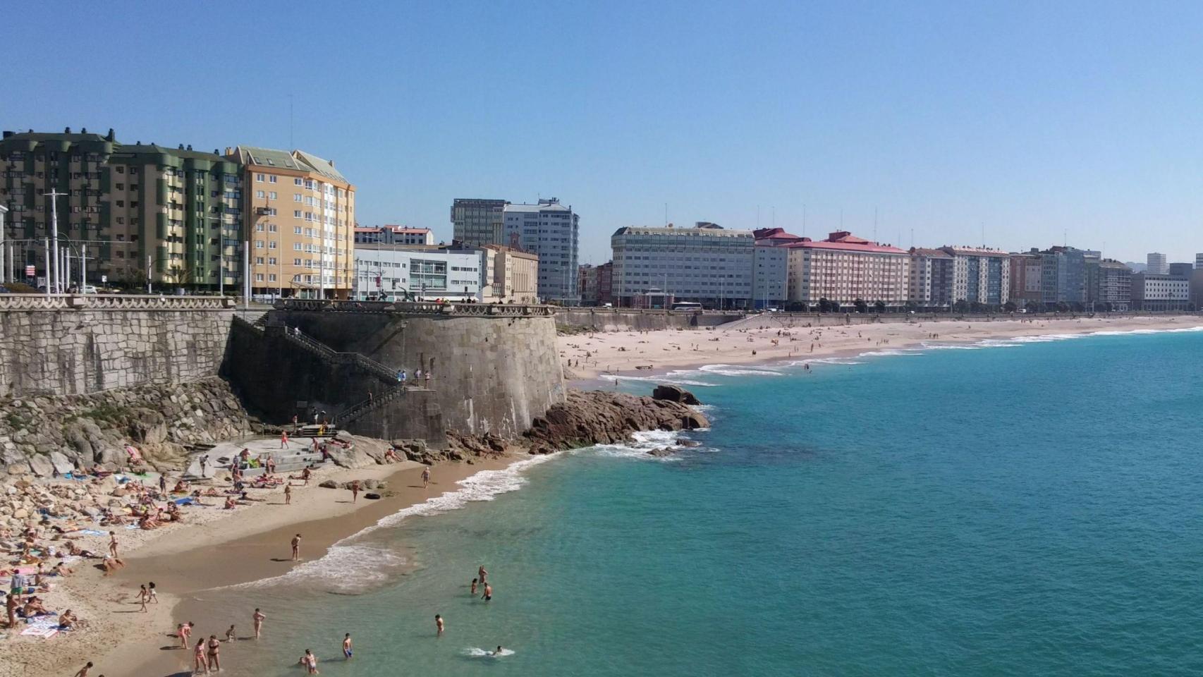 Las playas de A Coruña en un día soleado.