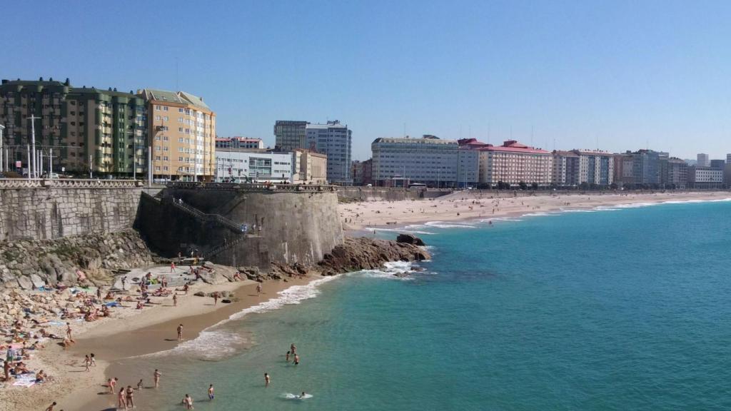 Las playas de A Coruña en un día soleado.