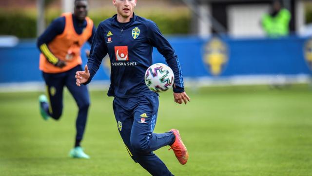 Dejan Kulusevski en un entrenamiento de Suecia