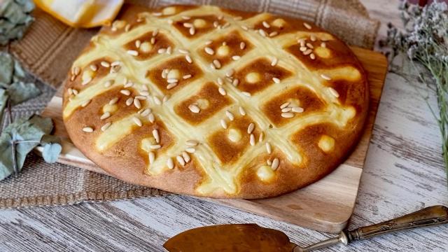 Coca de San Juan, el dulce con el que empieza el verano