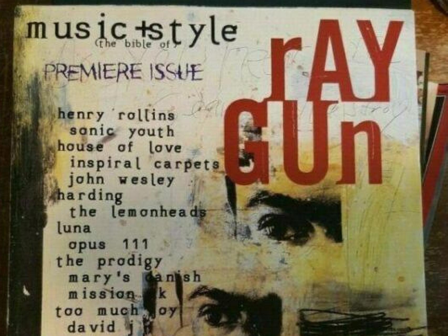 La portada del número 1 de la revista Ray Gun, de David Carson.