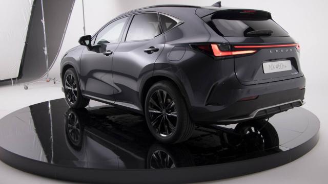 Nuevo Lexus NX 2022, un SUV de gran tamaño y sistema de propulsión híbrido.