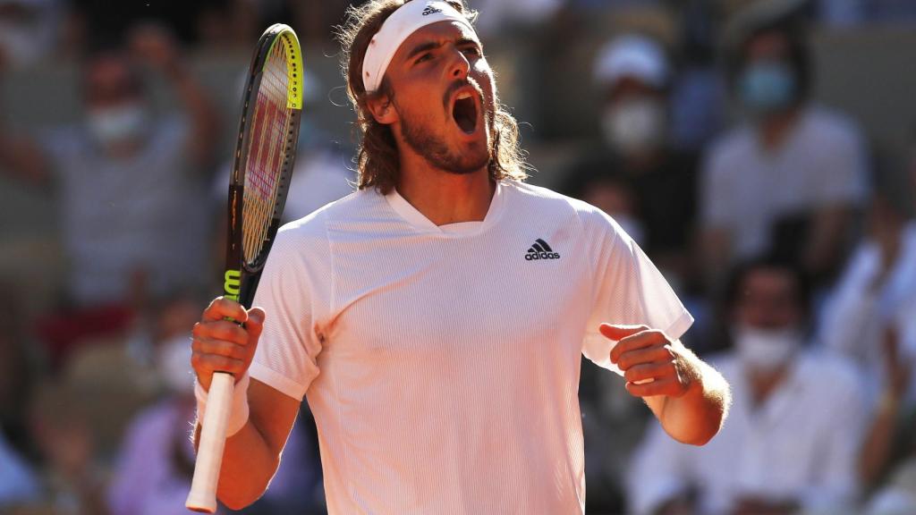Stefanos Tsitsipas celebra un punto en la gran final ante Djokovic