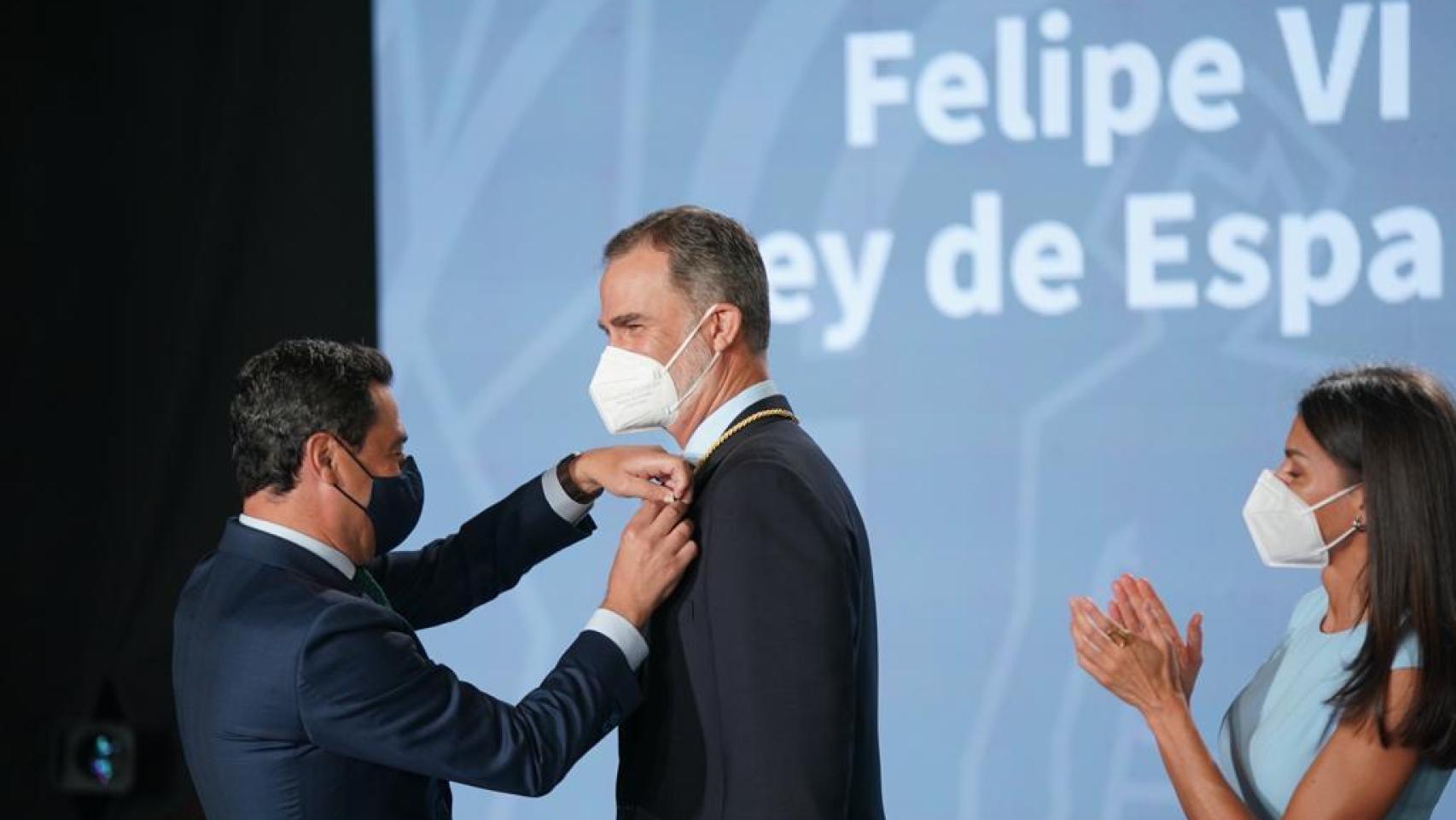 El Rey Felipe VI recibe la primera Medalla de Honor de Andalucía.