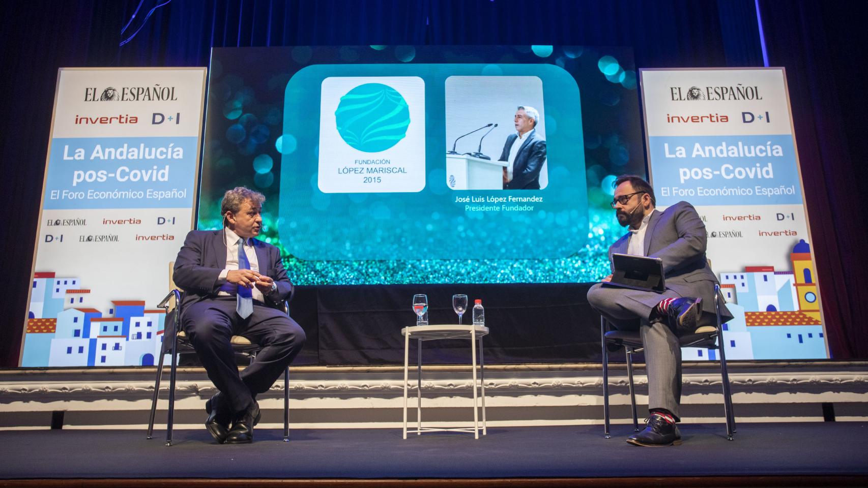 El director general de LR21, José Antonio García Agüera, y el jefe de sección de Economía y Sanidad de Invertia, Eduardo Ortega, en el l Foro Económico Español 'La Andalucía pos-Covid'.