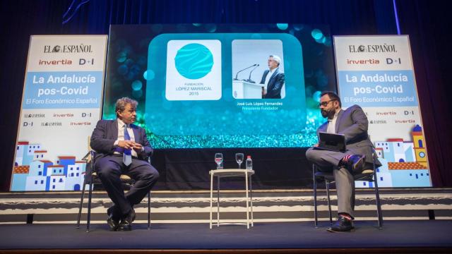El director general de LR21, José Antonio García Agüera, y el jefe de sección de Economía y Sanidad de Invertia, Eduardo Ortega, en el l Foro Económico Español 'La Andalucía pos-Covid'.
