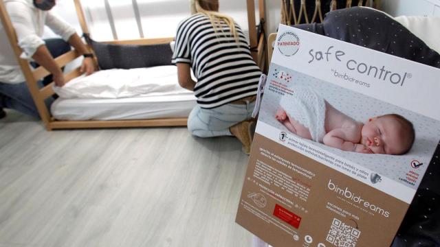 Manta que cambia de color si el bebé tiene fiebre.