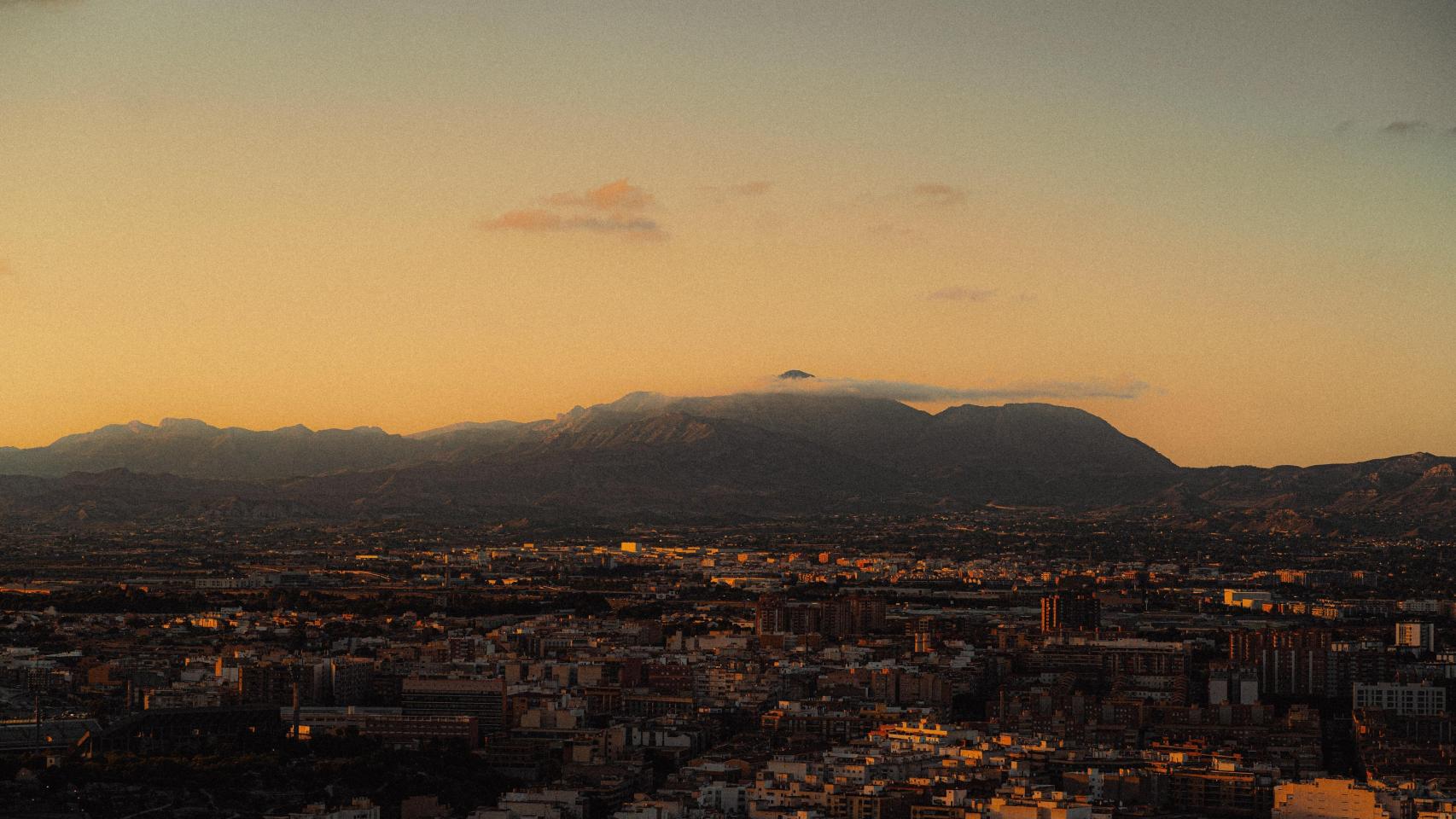 Las mínimas son superiores a los 20º C desde el pasado 9 de junio en la costa alicantina.