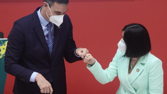 Pedro Sánchez, presidente del Gobierno, y Carolina Darias, ministra de Sanidad.