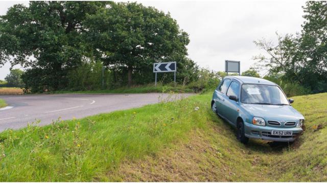 Coche, arcén, accidente.
