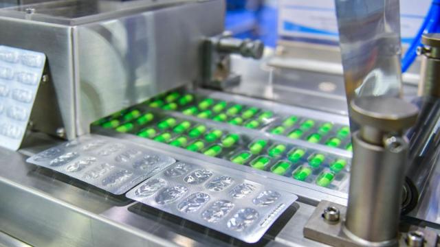 Una línea de producción de medicamentos.