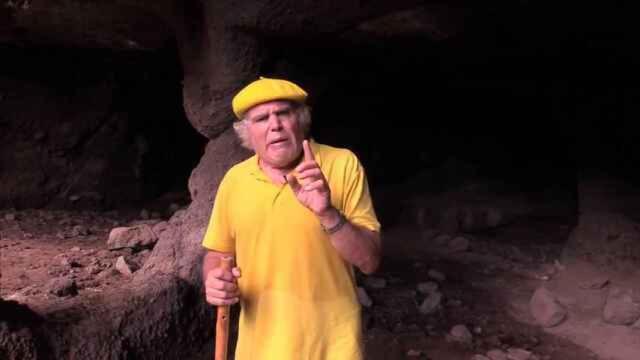 El Padre Báez, durante uno de sus programas de televisión.