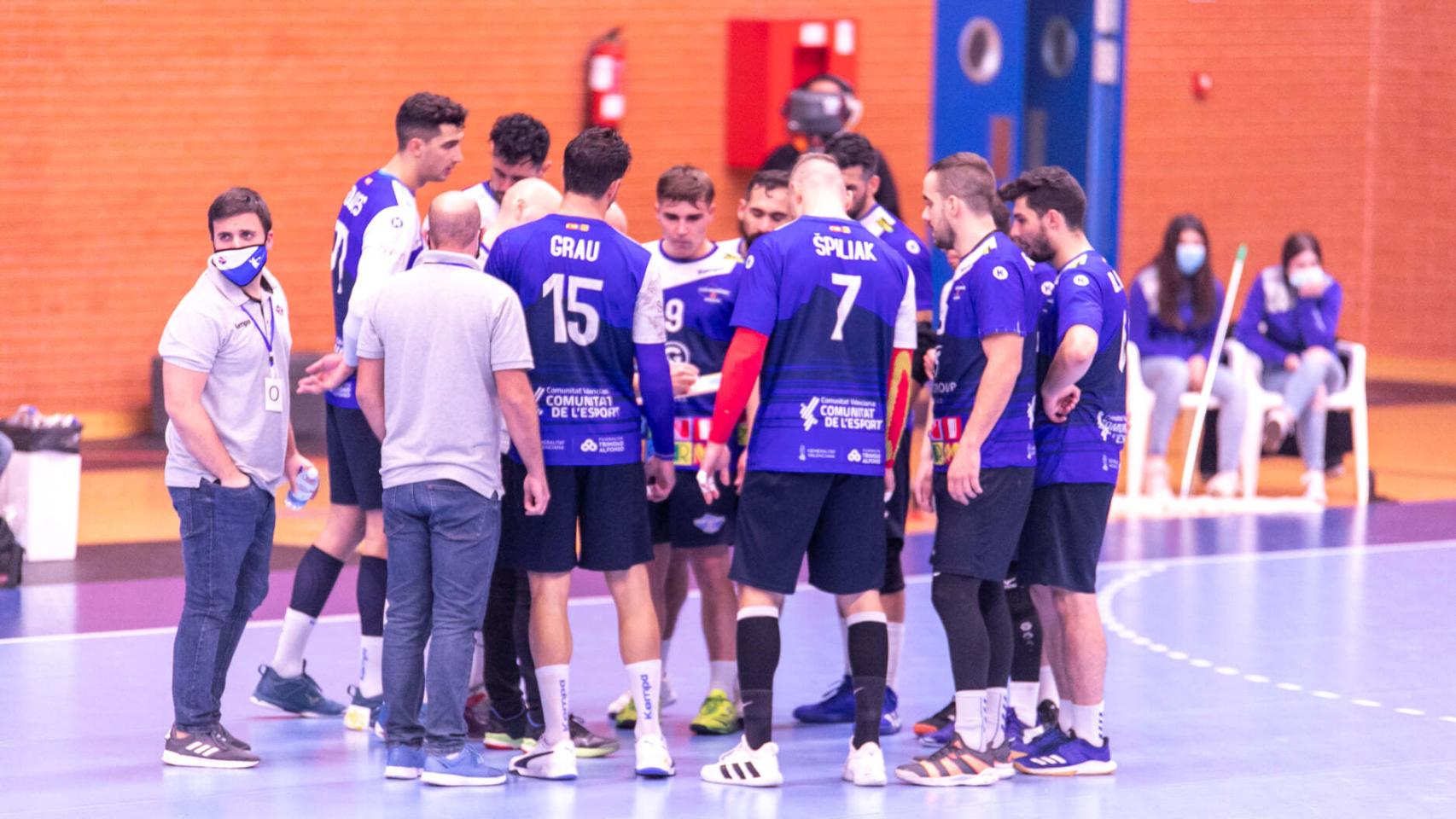 Jugadores del Balonmano Benidorm, en imagen de archivo.