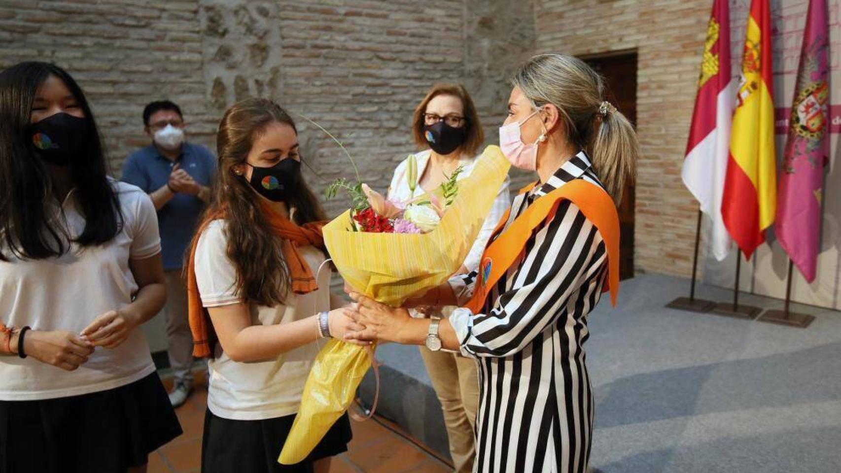 Tolón ha recibido la Beca de Honor del Colegio Divina Pastora, donde empezó su formación escolar