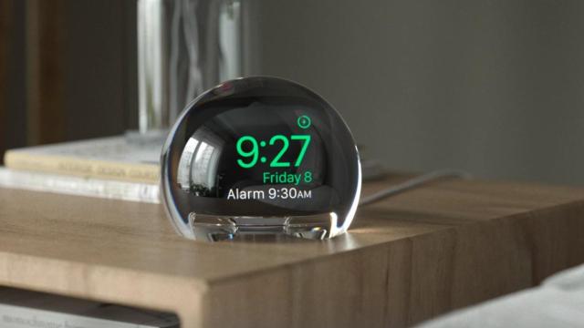Esta base convierte al Apple Watch en un reloj despertador.
